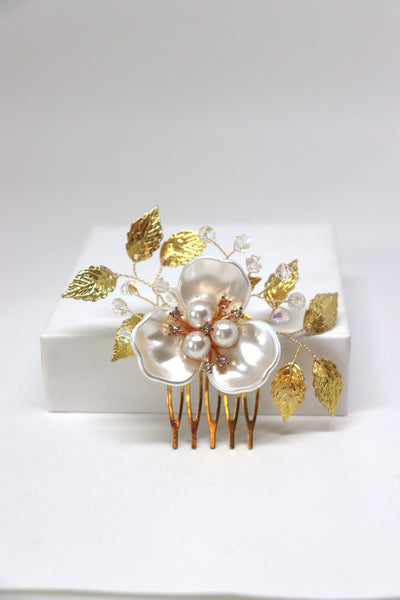 White Pearl Flower Mini Comb
