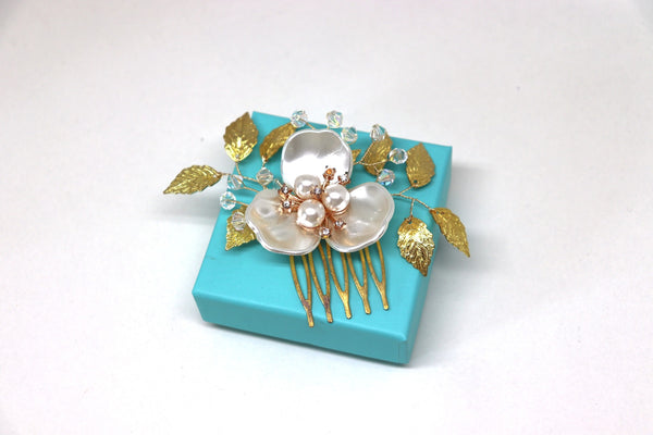 White Pearl Flower Mini Comb