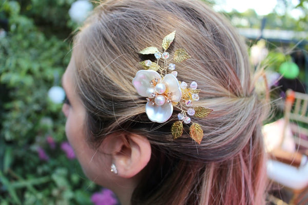 White Pearl Flower Mini Comb